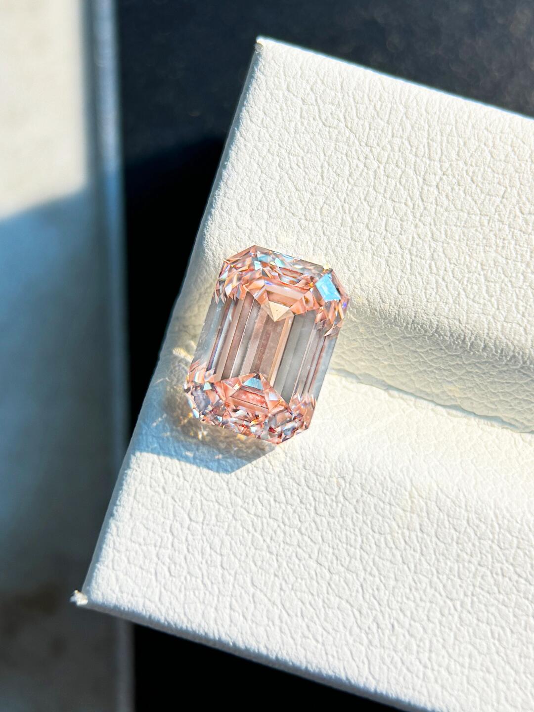 Lab grown pink diamomnd