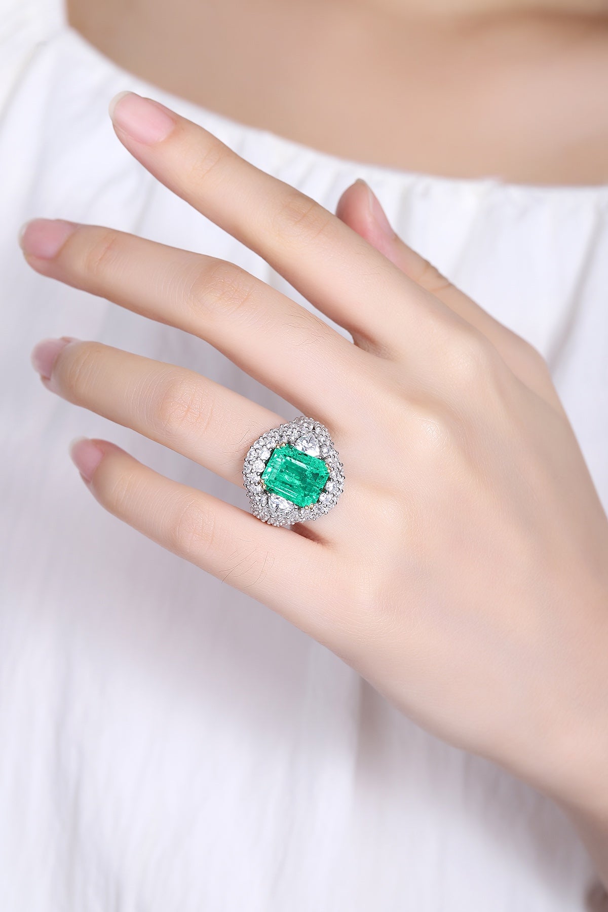 Pirmiana 2024 Hot Sale 18K Gold 5.52ct Lab Grown Emerald Ring Women Engagement Fashion Finger Gemstone Jewelry